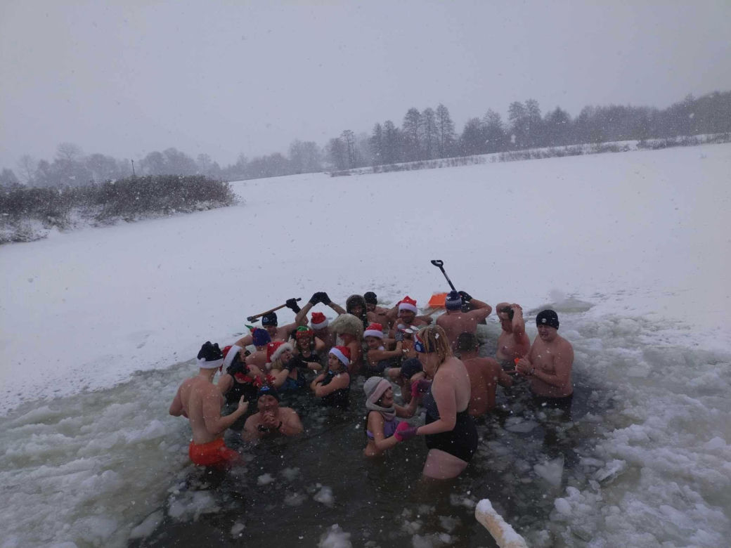 Rozkuli lód i weszli do wody. Tak wyglądało morsownaie w woj. lubelskim!