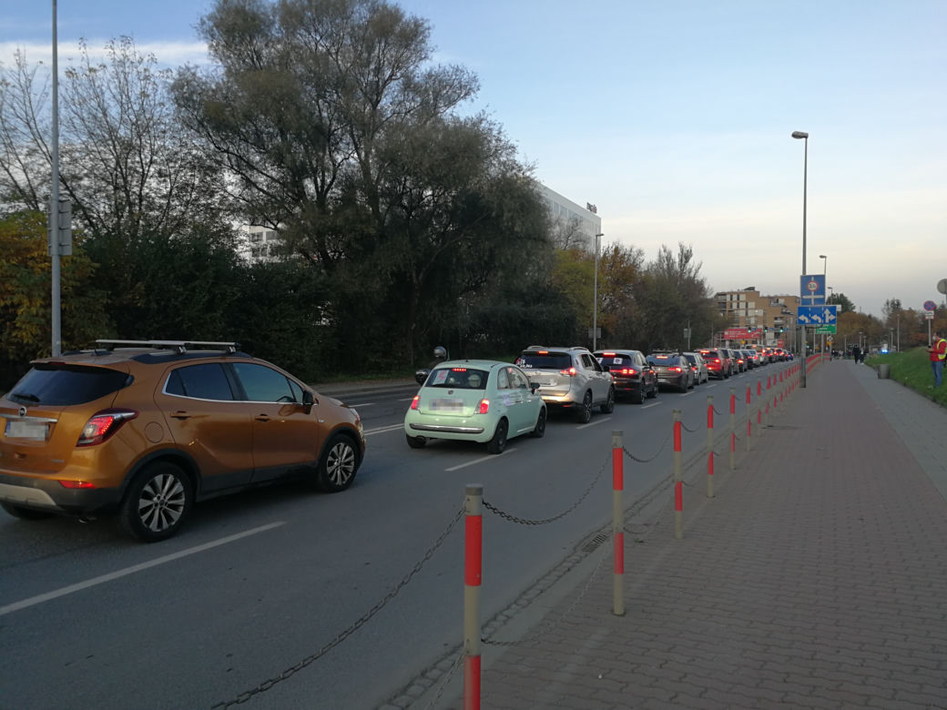 "To jest wojna". Strajk Kobiet w Krakowie. Stolica Małopolski utonęła w korkach 