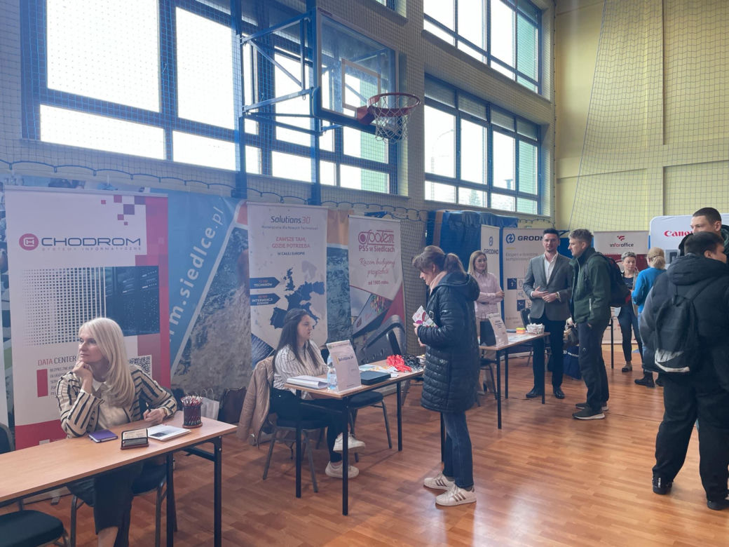 XIX Targi Pracy w siedleckiej "Samochodówce" 