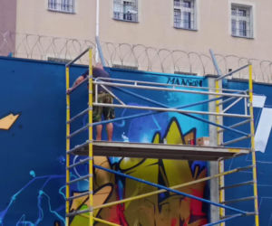 Street-art na murach aresztu