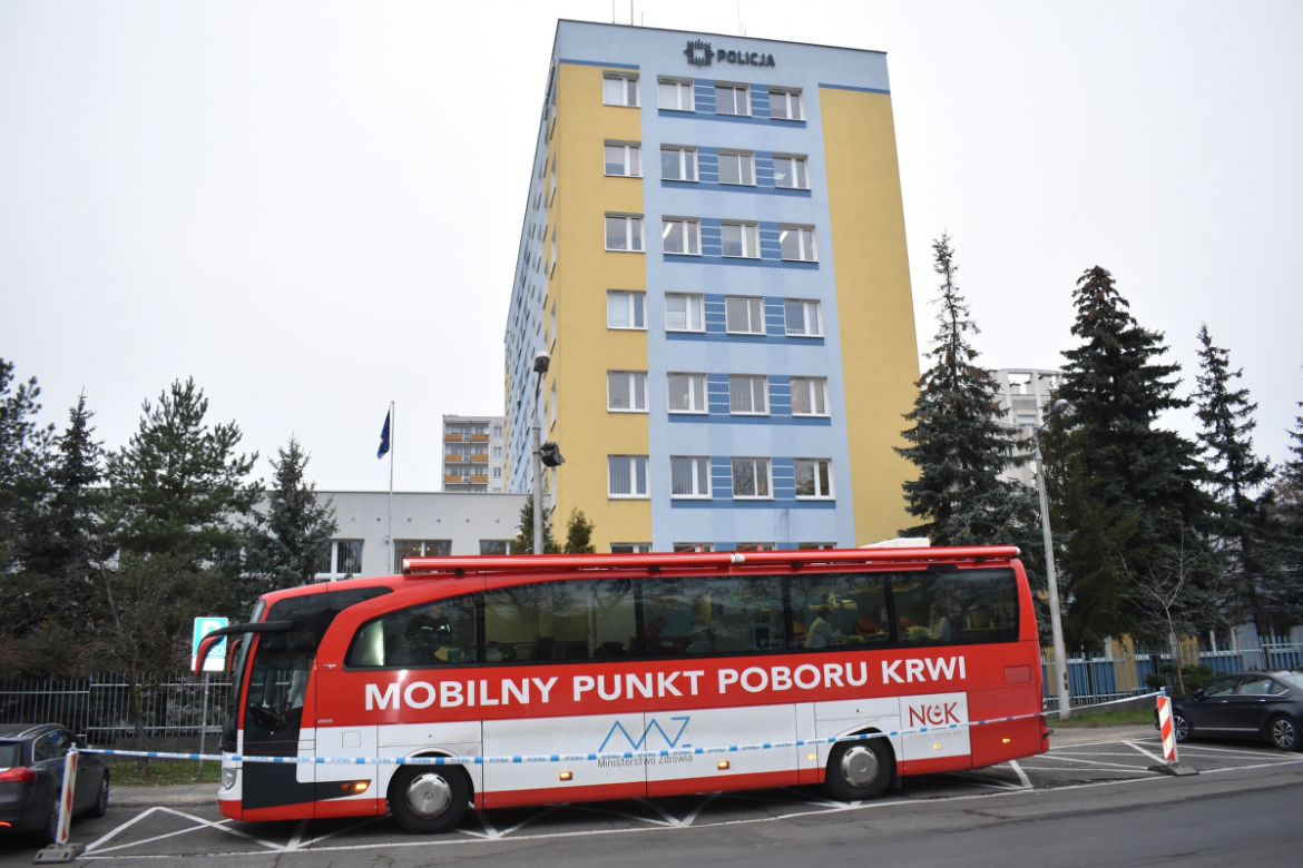 Policjanci z Torunia oddali krew i pomogli potrzebującym