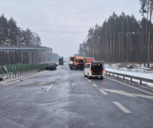 Poranne zderzenie czterech pojazdów. Objazdy przez Porębę