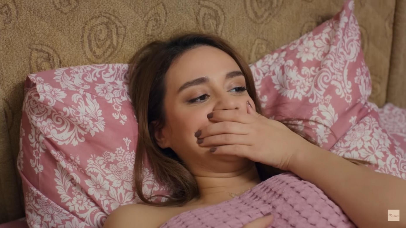 Elif obudzi się i złapie się za głowę