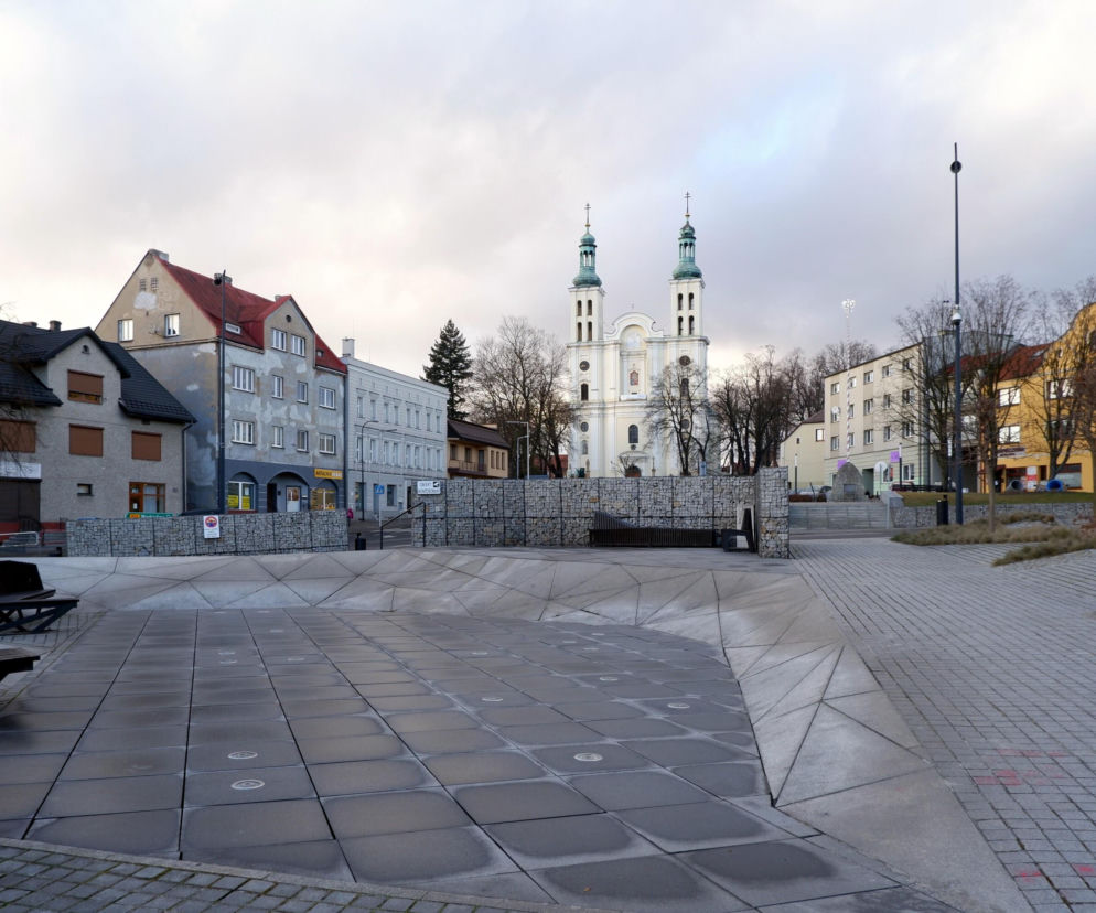 To jedno z najpiękniejszych miast w woj. śląskim. W PRL-u otrzymało i straciło prawa miejskie