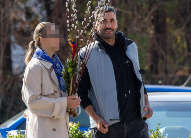 Kościółkowy Rafał Maserak w kościele z palemką. Inna gwiazda wybrała taką na wakacjach. ZDJĘCIA