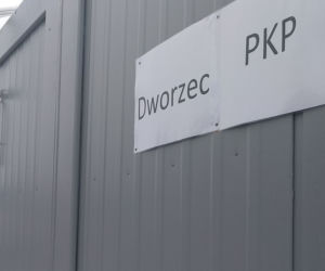 Białystok: W kasie dworca jak w konfesjonale. KLĘCZAŁA, żeby kupić bilet 