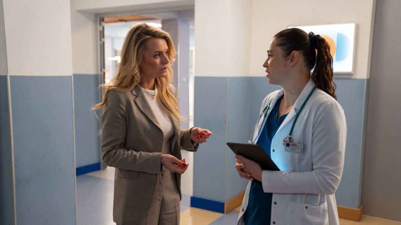 Na dobre i na złe odc. 959 finał sezonu.  Agata (Emilia Komarnicka), Iga Kaczorowska (Anna Szymańczyk)
