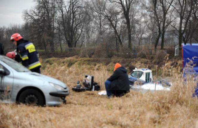 Kraków. Z Wisły wyłowiono samochód z ciałem mężczyzny