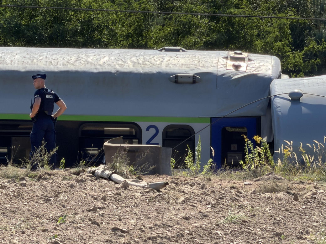 Wstrząsające zdjęcia z katastrofy kolejowej na Mazowszu