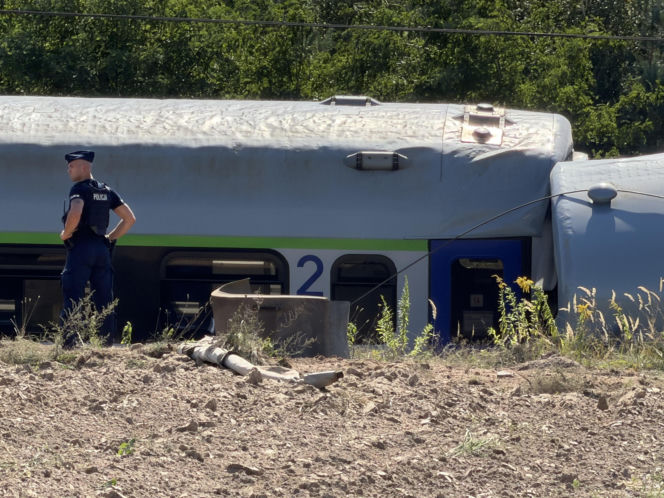 Wstrząsające zdjęcia z katastrofy kolejowej na Mazowszu
