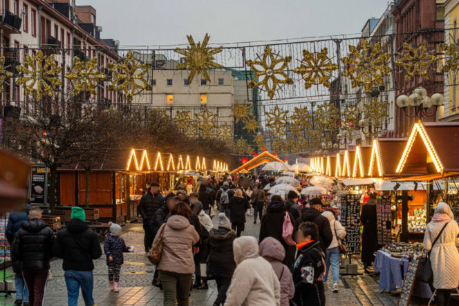 Wroclaw. Jarmark Bozonarodzeniowy juz otwarty.