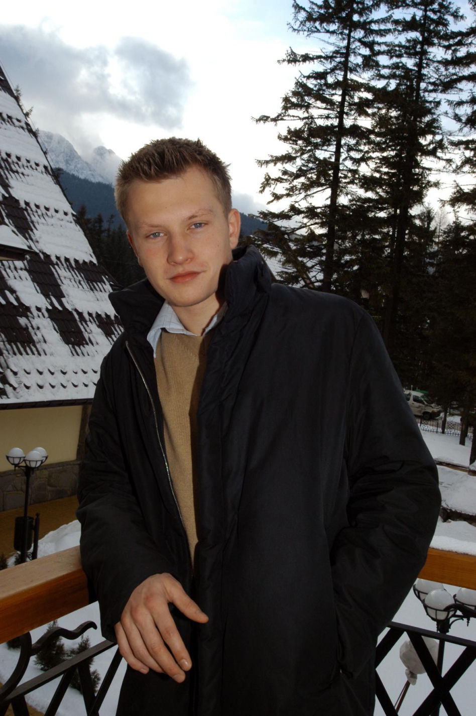 Od nastolatka z "Na Wspólnej" do eleganckiego mężczyzny. Tak zmieniał się Jakub Wesołowski