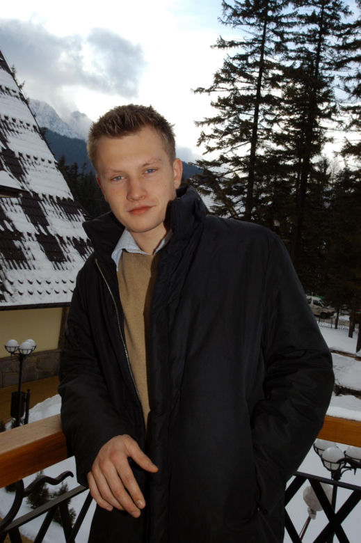 Od nastolatka z "Na Wspólnej" do eleganckiego mężczyzny. Tak zmieniał się Jakub Wesołowski