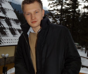 Od nastolatka z Na Wspólnej do eleganckiego mężczyzny. Tak zmieniał się Jakub Wesołowski