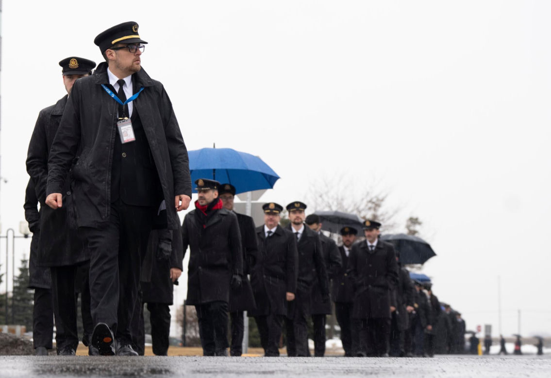Stewardesa przeżyła katastrofę lotniczą. Ujawniono jej obrażenia