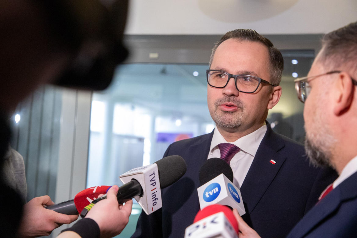 Mateusz Morawiecki i szychy z PiS w Toruniu. Spotkanie w sali widowiskowej Muzeum Etnograficznego im. Marii Znamierowskiej-Prüfferowej