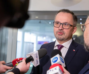 Mateusz Morawiecki i szychy z PiS w Toruniu. Spotkanie w sali widowiskowej Muzeum Etnograficznego im. Marii Znamierowskiej-Prüfferowej