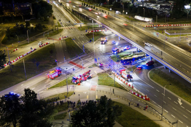 Autobus miejski wjechał w przejście podziemne przy Dworcu Zachodnim