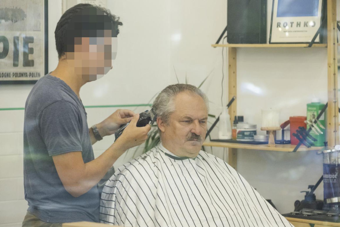 Marek Jakubiak robi brwi