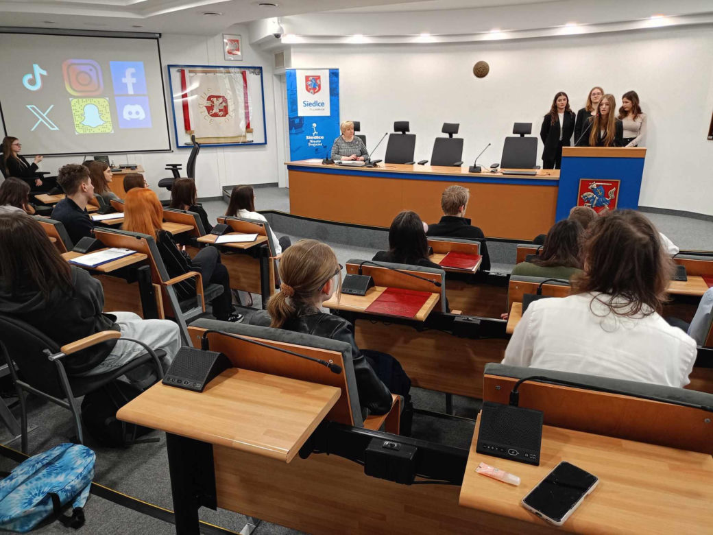 Debata młodzieży odbyła się w ramach kampanii profilaktycznej „Widzę – Rozmawiam – Reaguję”