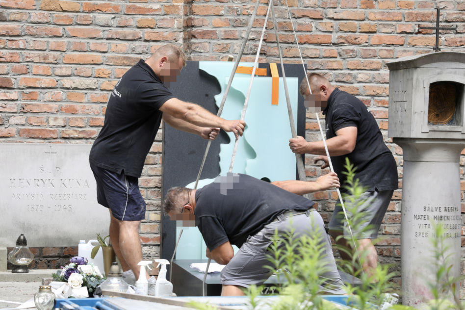 Nowy grób Jerzego Połomskiego