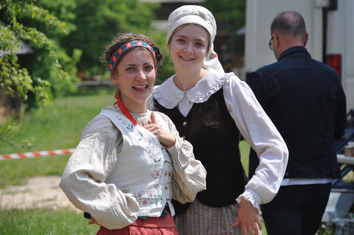 "Sami swoi. Początek". Filmowy kręcili sceny w Muzeum Wsi Kieleckiej w Tokarni