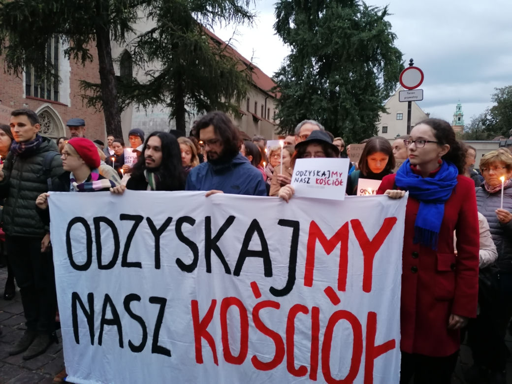 Protest katolików pod krakowską kurią