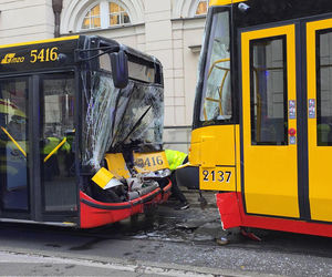 Zderzenie tramwajów i autobusu w Warszawie 18.11.2025