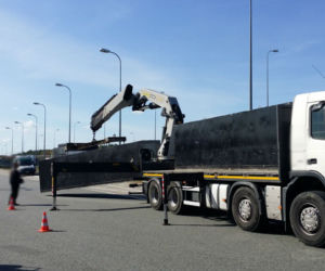 Transport betonowych zbiorników. Ponad 10 ton za dużo