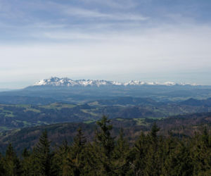To jedna z najpiękniejszych wsi w Małopolsce. Jest ozdobą Tatr, a jej historia wiąże się z Neapolem