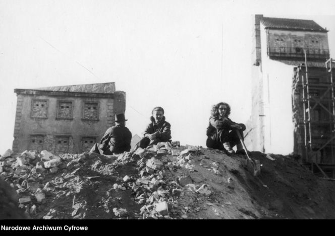 QUIZ PRL. Czy się stoi, czy się leży, trzy tysiące się należy. Tak pracowano w PRL-u