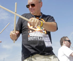 Od witraży i „uwalniania słoni” do Wielkiej Orkiestry Świątecznej Pomocy. Nieoczywiste oblicza Jurka Owsiaka