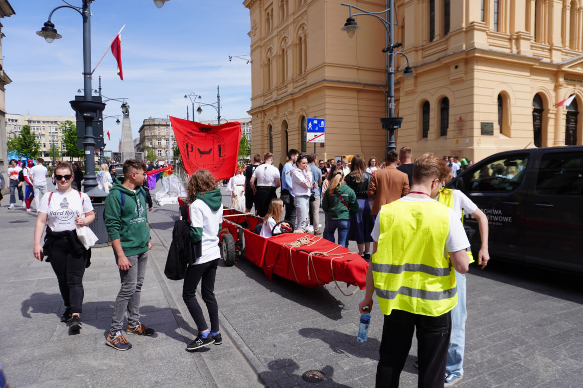 Pochód Juwenaliowy Łódzkich Uczelni. Studenci przejęli Łódź! [ZDJĘCIA]