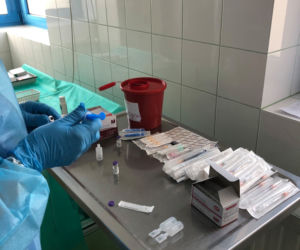 Koronawirus: Ruszyły szczepienia w szpitalach w Bełchatowie i województwie łódzkim 
