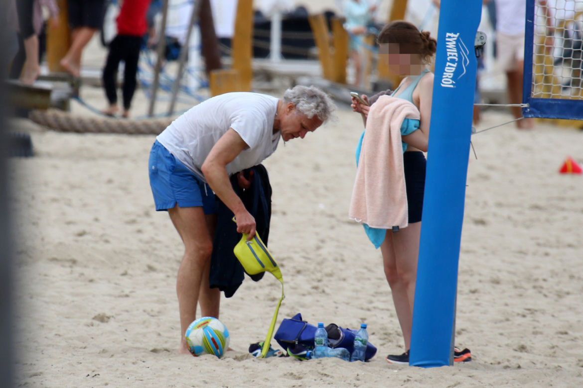 Radosław Pazura na plaży w Sopocie