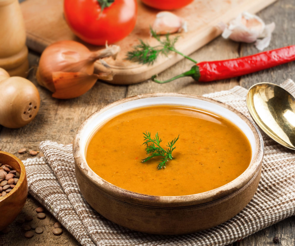 Zupa soczewicowa – rozgrzewająca, pożywna i gotowa w kilka chwil