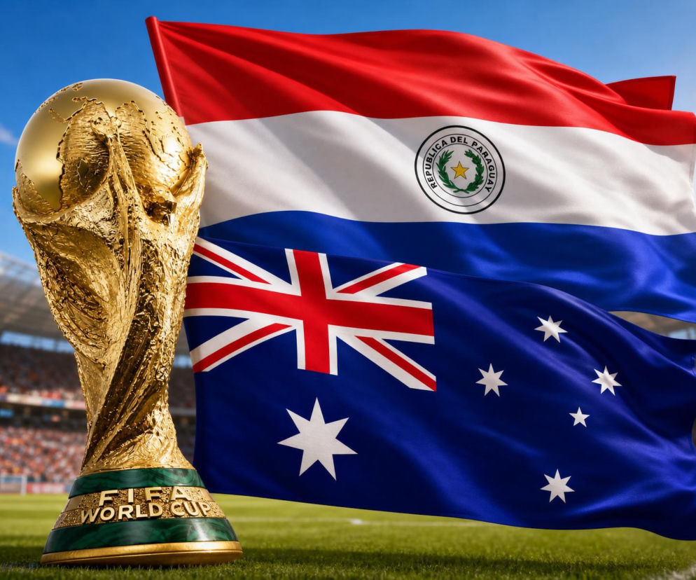 Złoty Puchar Świata FIFA na tle powiewających flag Paragwaju i Australii, symbolizujący mecz Mundialu 2026. Pełne statystyki i składy drużyn znajdziesz na naszym portalu.