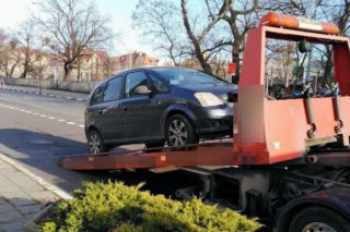 Ukrainiec prowadził nielegalny przewóz osób. Stracił auto i został deportowany
