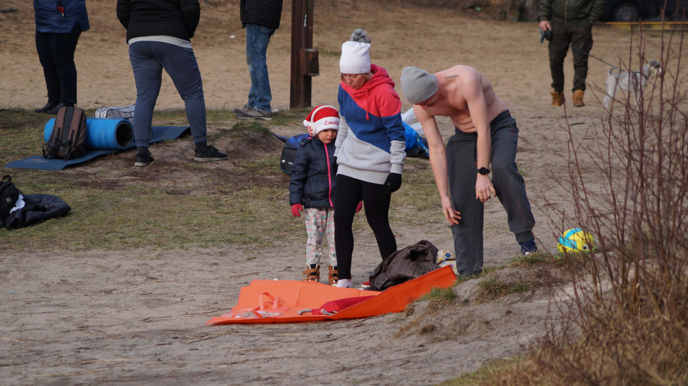 Zimna kąpiel morsów w podbydgoskich Pieckach [ZDJĘCIA]