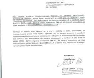 Zamiast drapacza chmur stoją... wychodki