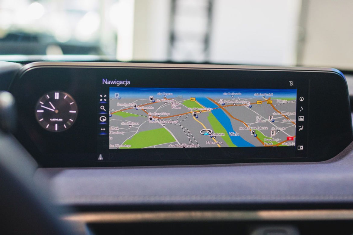 Lexus UX już w polskich salonach