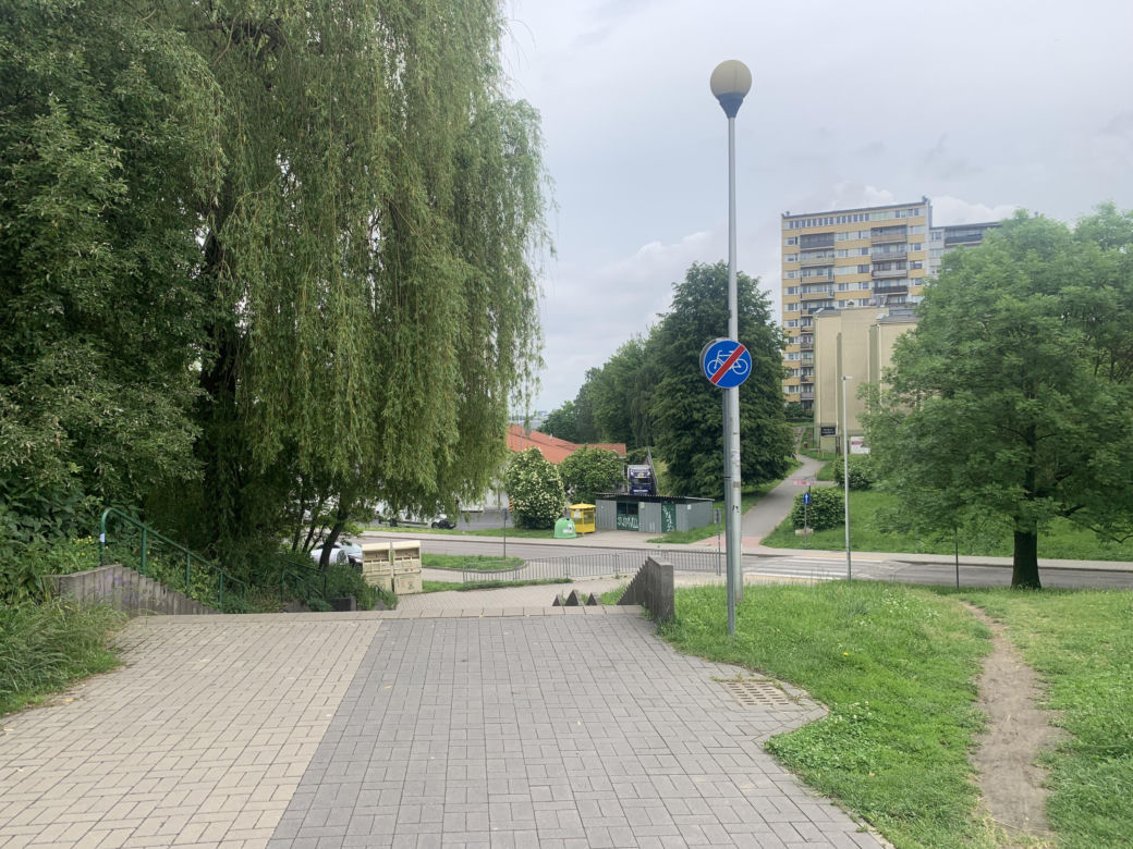 Schody dzielą ścieżkę rowerową. W internecie pojawiła się dyskusja na temat lubelskiej infrastruktury 