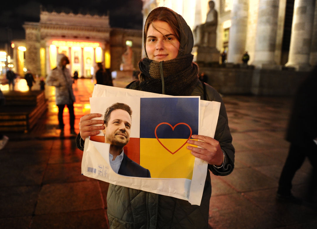 Warszawa solidarna z Ukrainą. Trzaskowski na wiecu RELACJA