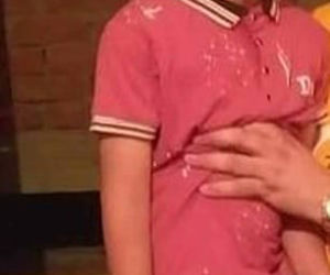 Wstrząsająca kara dla dziecka. Wysmarował syna miodem i czekał aż przylecą pszczoły