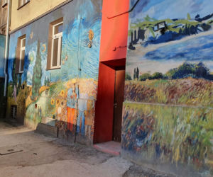 Mural, który oglądają turyści z całego świata, ma być zasłonienięty. Proszą prezydenta o pomoc 