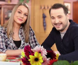 Pierwsza miłość nowa czołówka. Emilka (Anna Ilczuk), Bartek (Rafał Kwietniewski)