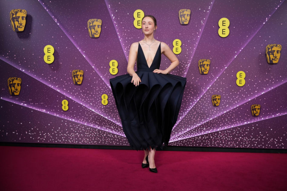 Gwiazdy przebrane za abażury na Bafta. Kto się popisał najlepszą kreacją?