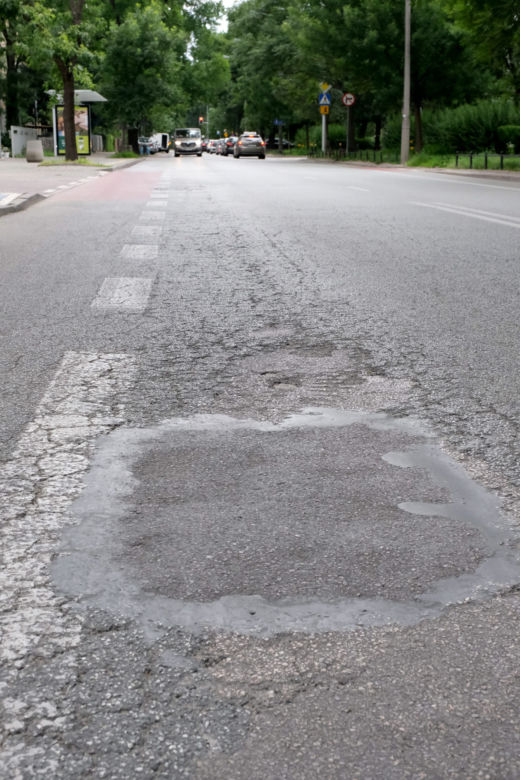 Drogowcy zabierają się za zdewastowaną ulicę