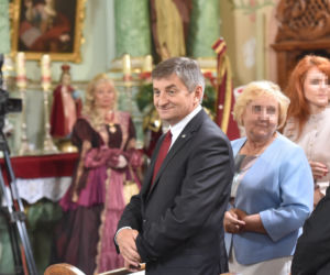 KUCHCIŃSKI W KOŚCIELE.