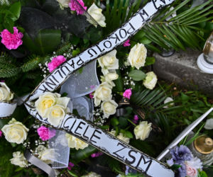 Kolbudy. Grób Pauliny tonie w morzu kwiatów [ZDJĘCIA]